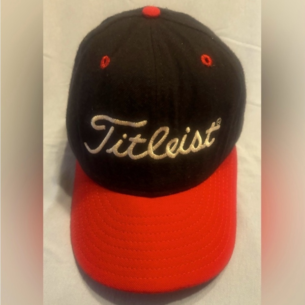 Men’s Vintage Titleist New Era 80’s 5950 Fitted Golf Cap Size 7 1/8